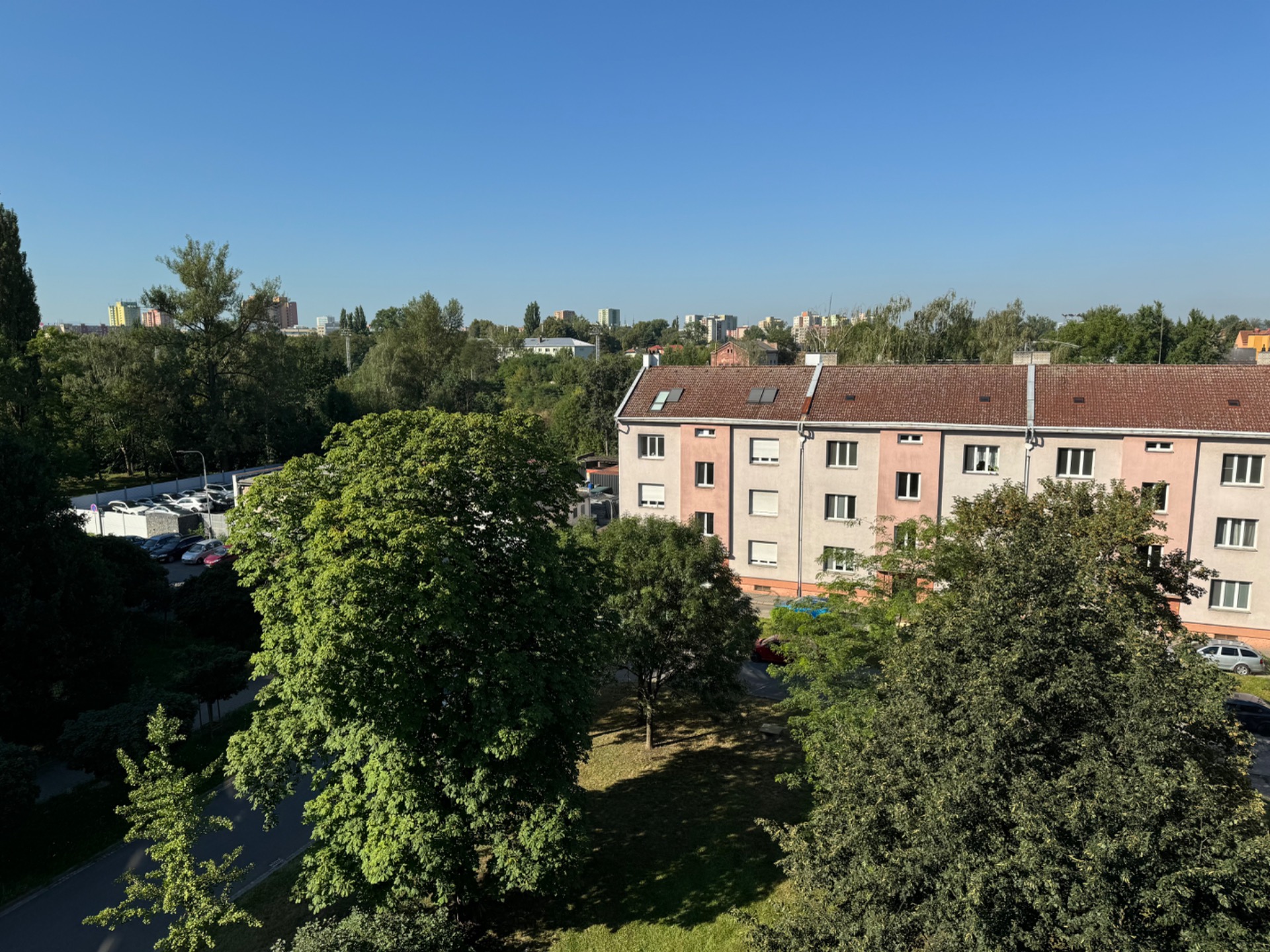 Obývací pokoj - výhled do zeleně