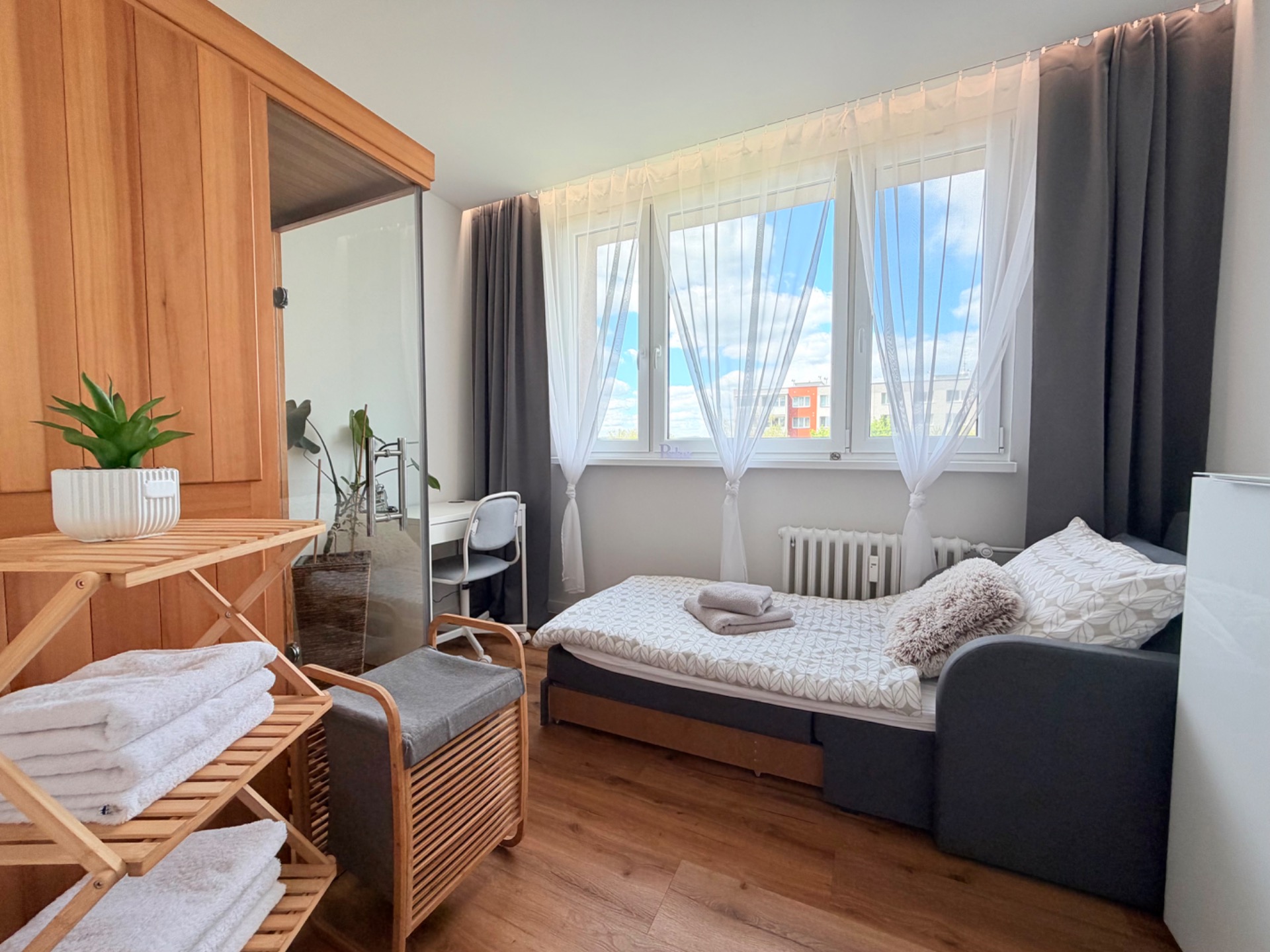 Relax pokoj s infrasaunou, zatemňovací závěsy + rozkládací postel