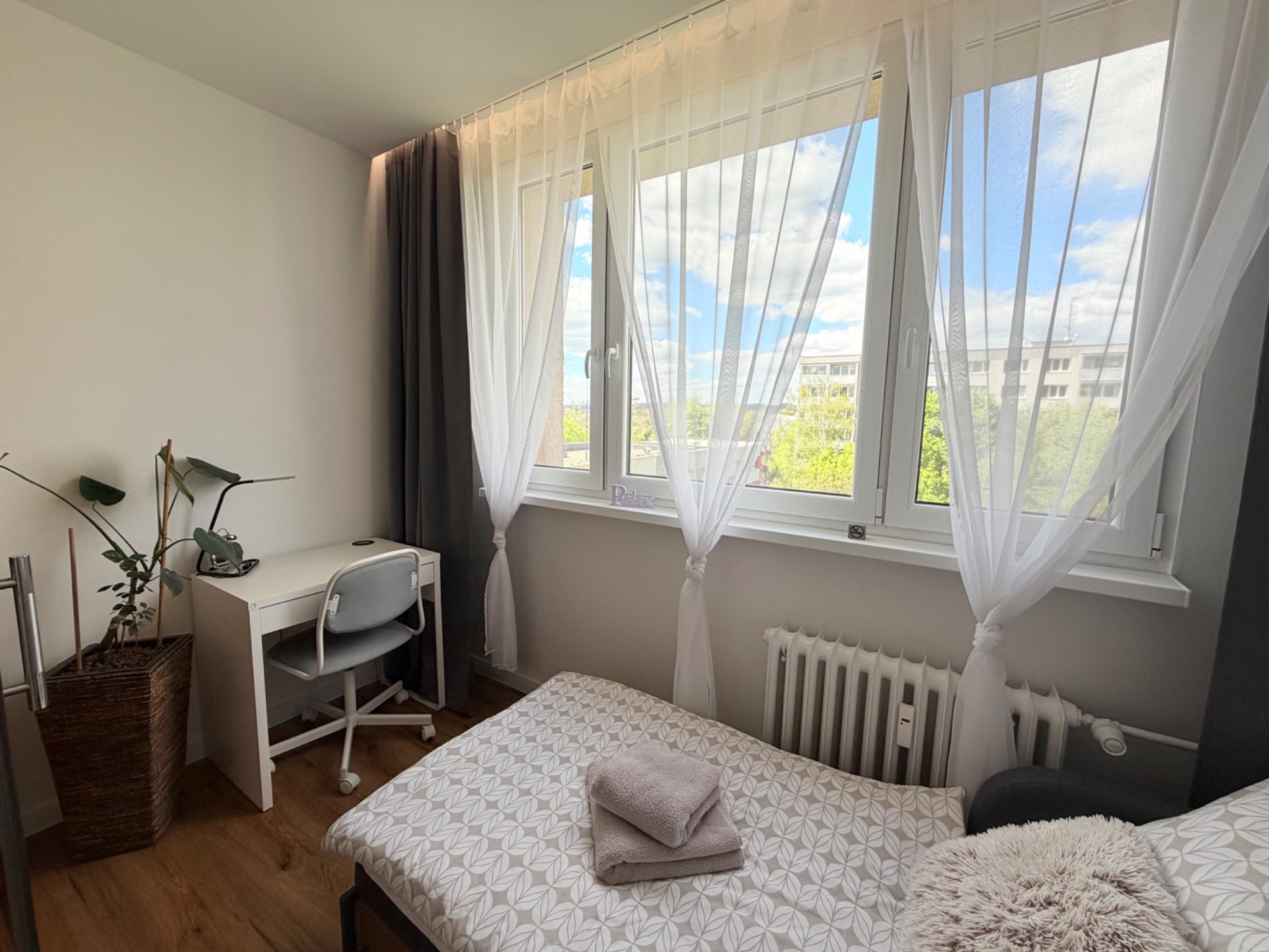 Relax pokoj s infrasaunou, zatemňovací závěsy + rozkládací postel