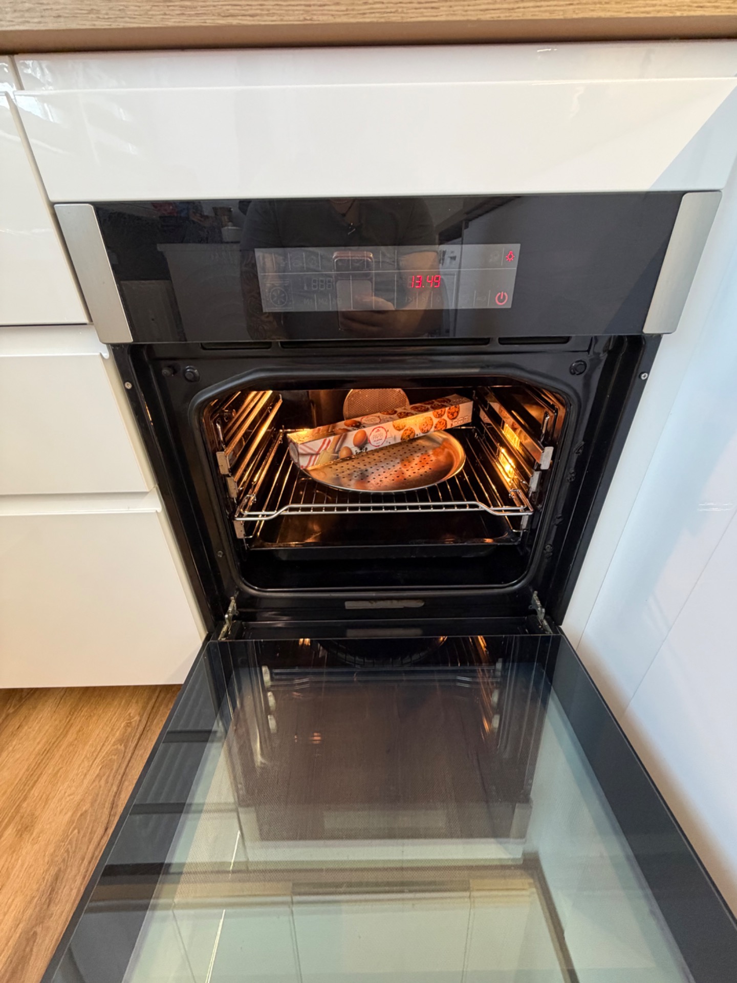 Kuchyně - elektrická chytrá dotyková trouba značky GORENJE