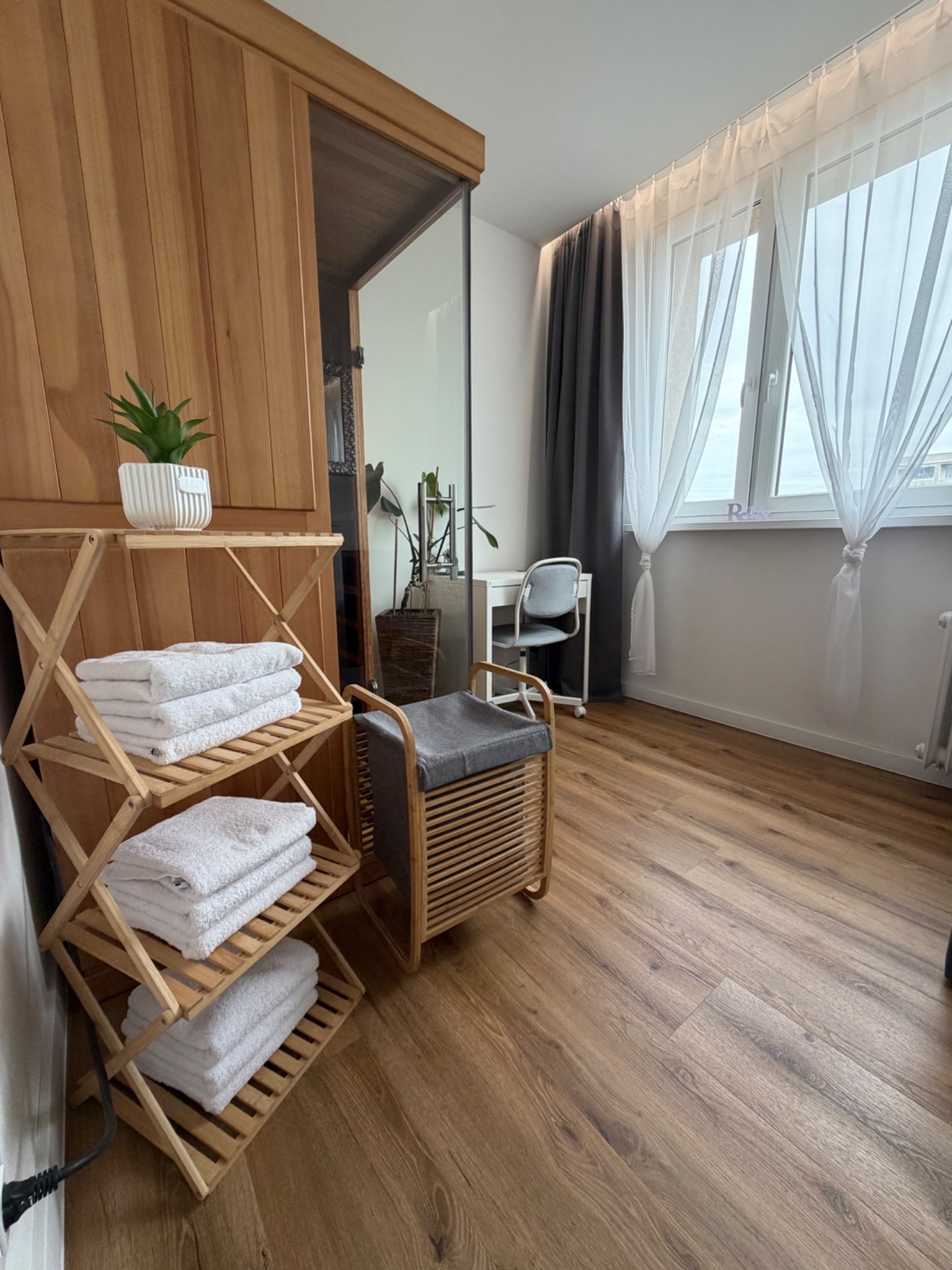 Relax pokoj s infrasaunou, zatemňovací závěsy + ručníky do sauny