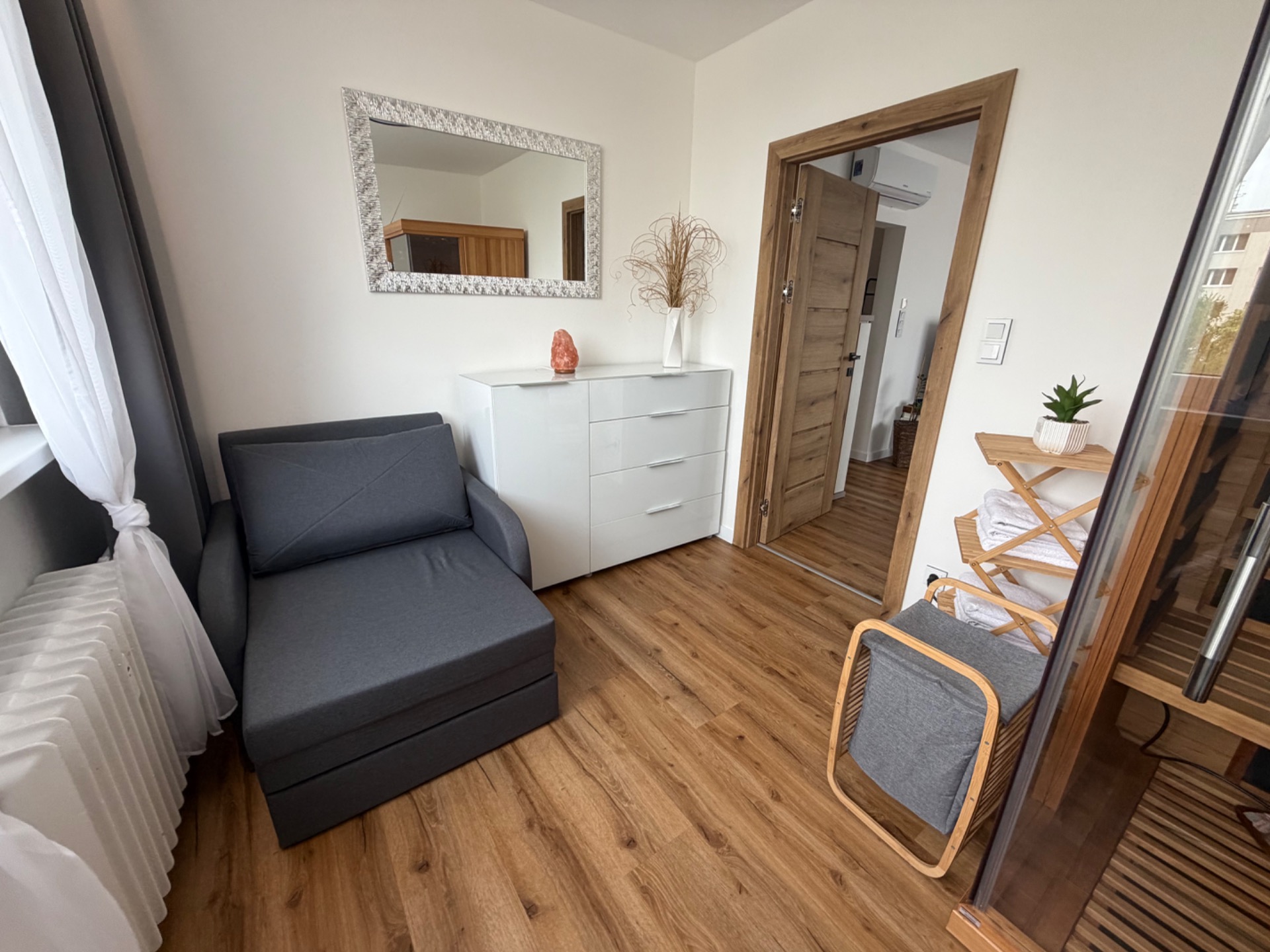 Relax pokoj s infrasaunou, zatemňovací závěsy + rozkládací postel