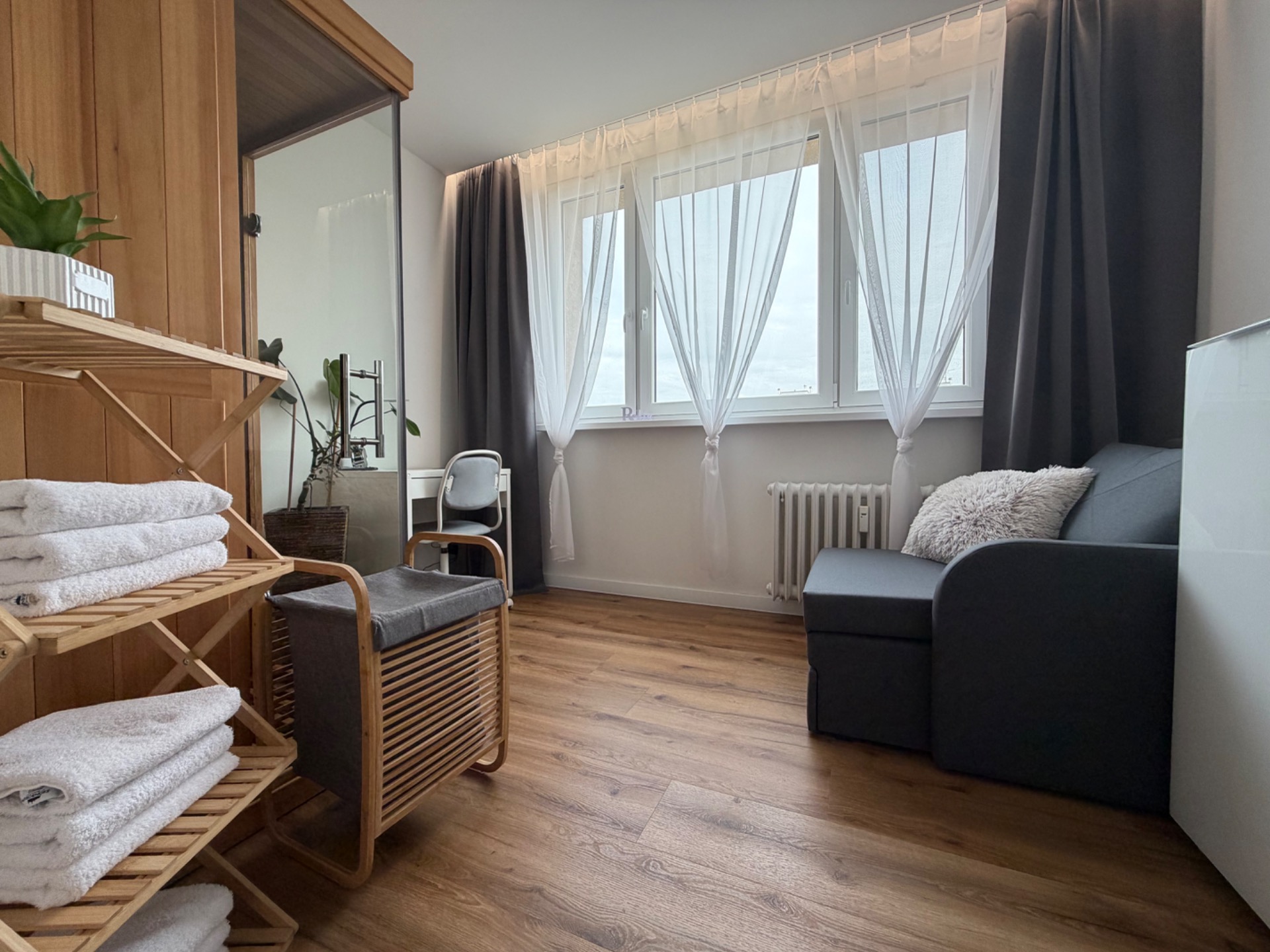 Relax pokoj s infrasaunou, zatemňovací závěsy + rozkládací postel